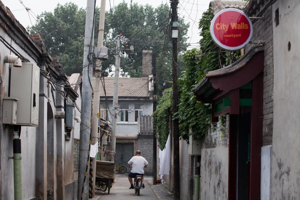 Sitting On The City Walls Courtyard House Hostel Beijing Bagian luar foto